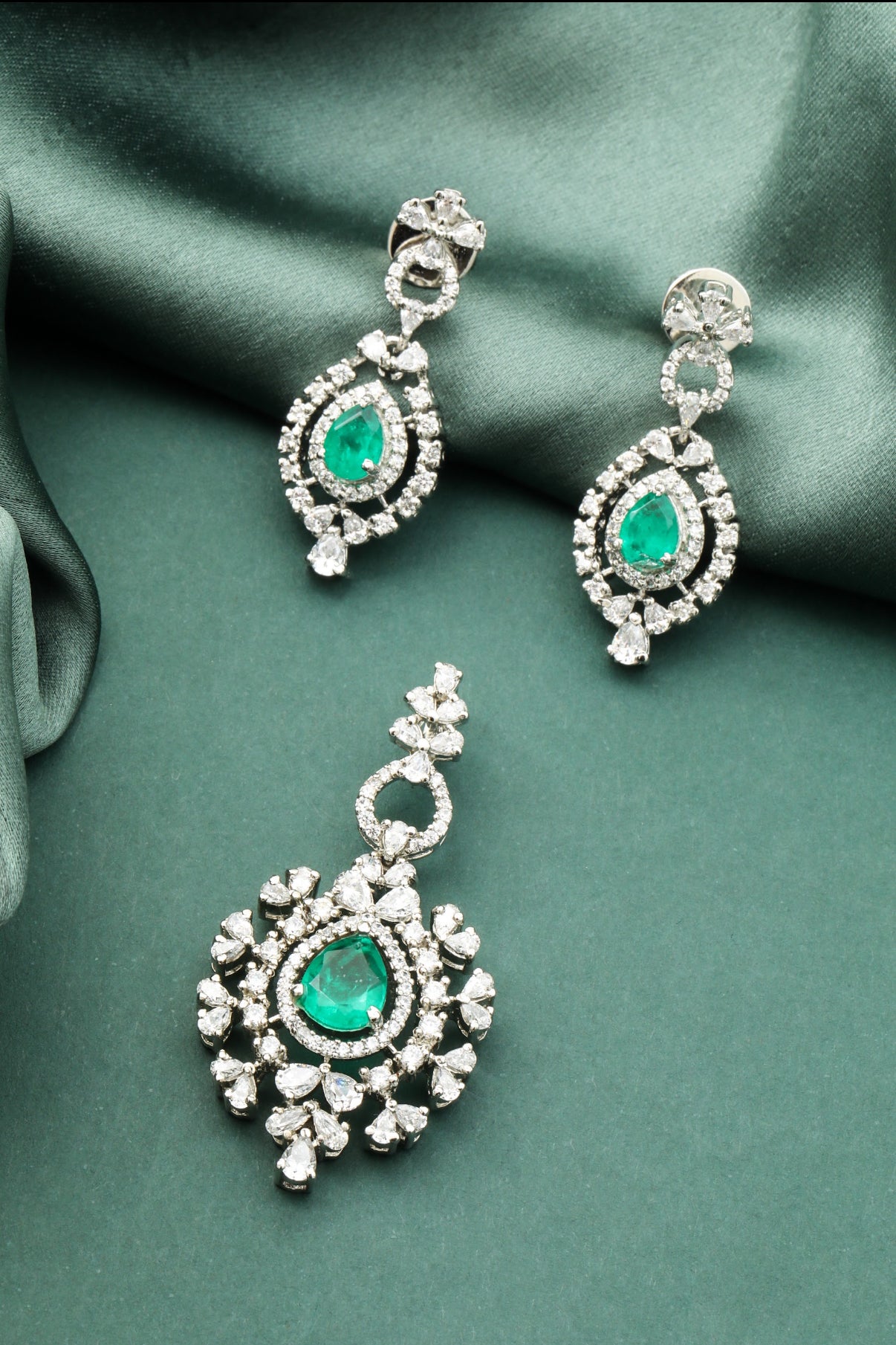 Emerald pendant set