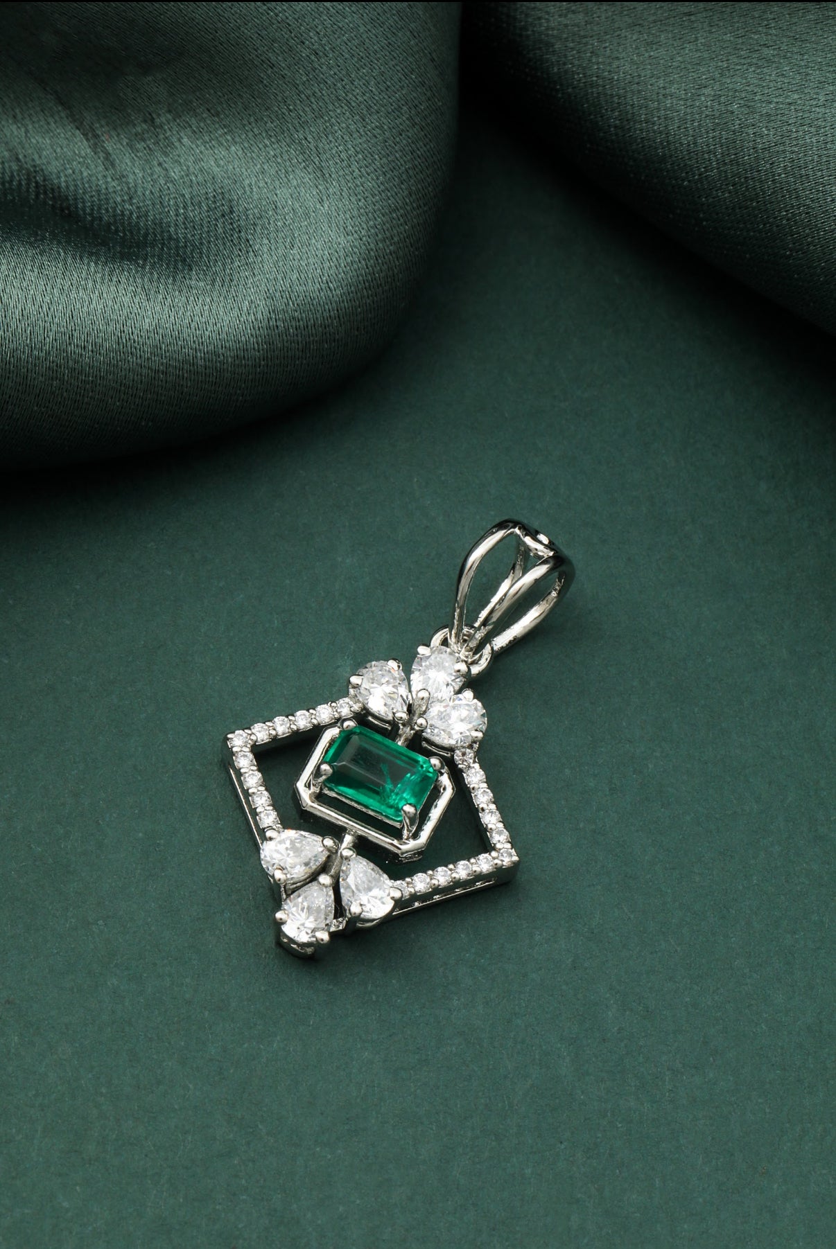 Emerald pendant