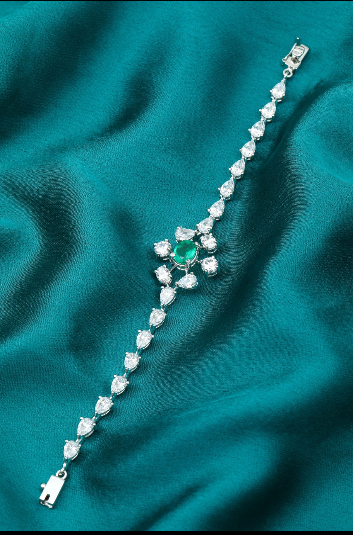 Emerald bracelet