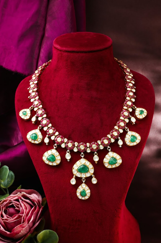 RED POLKI CHARMS NECKLACE