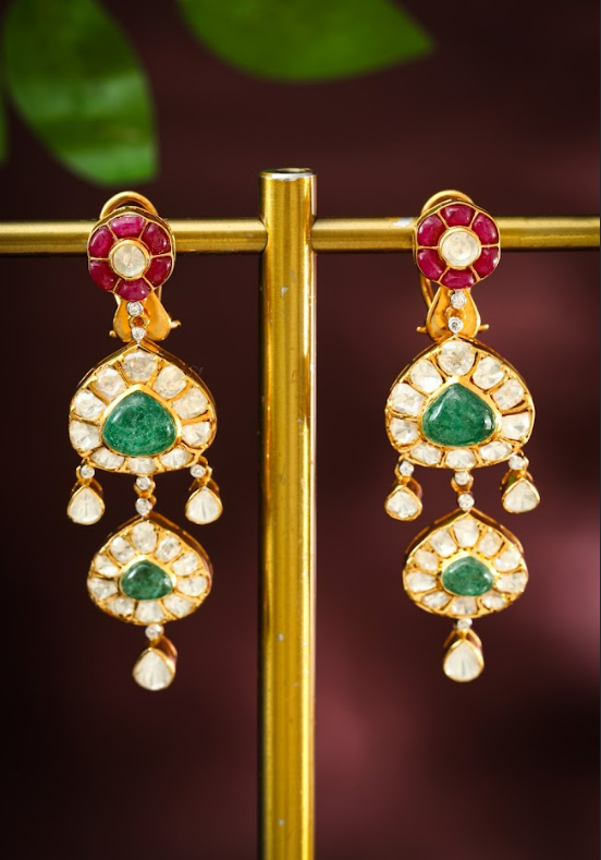 RED POLKI CHARMS NECKLACE